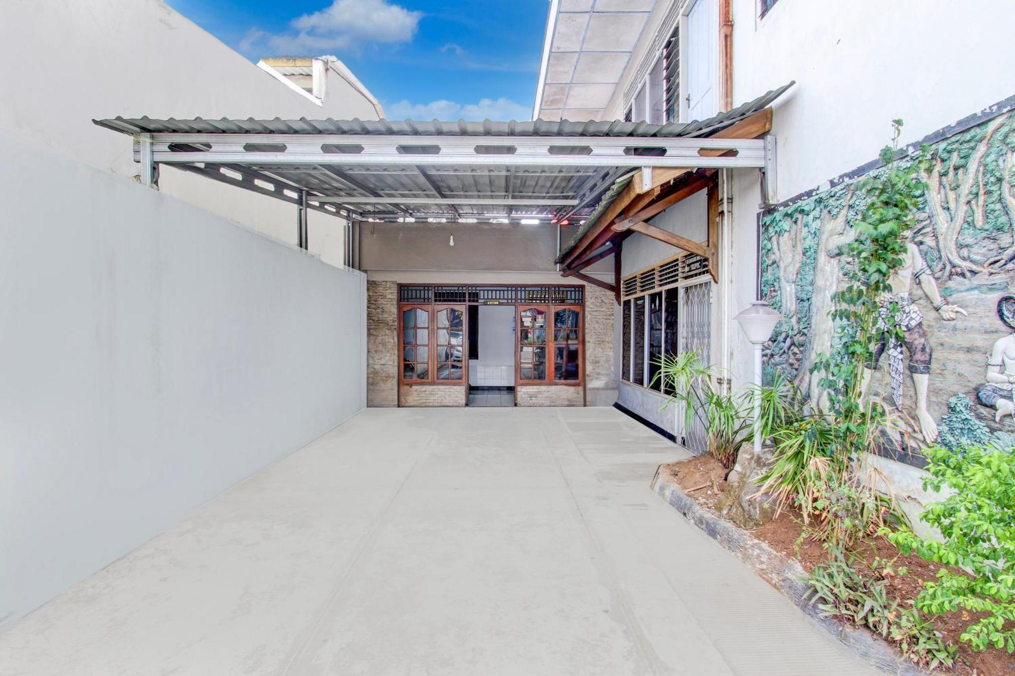 Spot On 94085 Hotel Agung ปูร์โวเคอร์โต ภายนอก รูปภาพ
