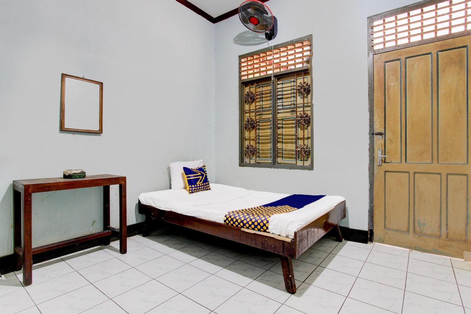 Spot On 94085 Hotel Agung ปูร์โวเคอร์โต ภายนอก รูปภาพ