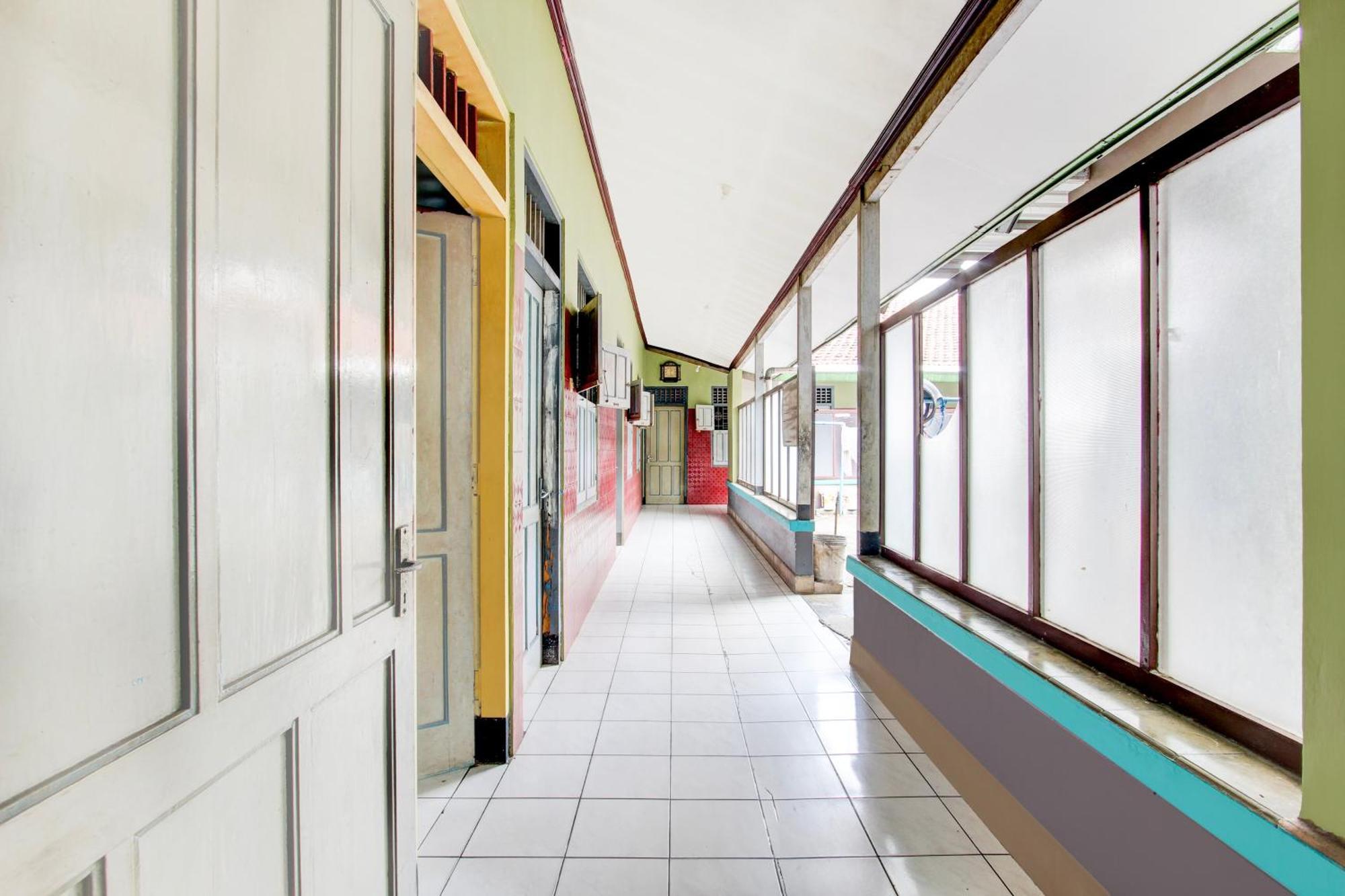 Spot On 94085 Hotel Agung ปูร์โวเคอร์โต ภายนอก รูปภาพ