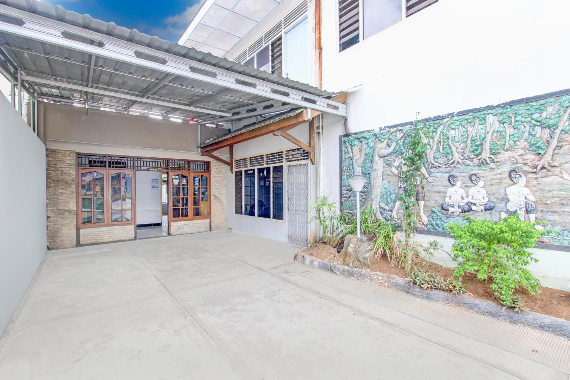 Spot On 94085 Hotel Agung ปูร์โวเคอร์โต ภายนอก รูปภาพ
