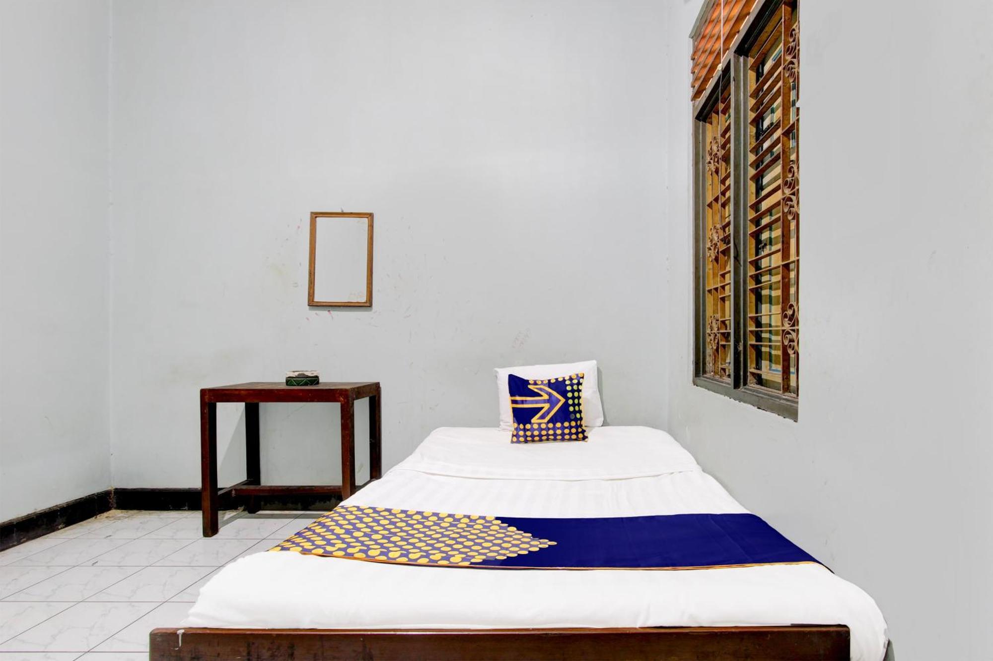 Spot On 94085 Hotel Agung ปูร์โวเคอร์โต ภายนอก รูปภาพ
